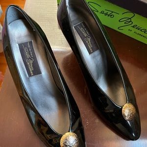 Vintage black shoes with embellishment